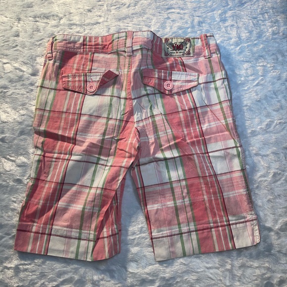 ✨️YMI Khaki shorts - Picture 2 of 5